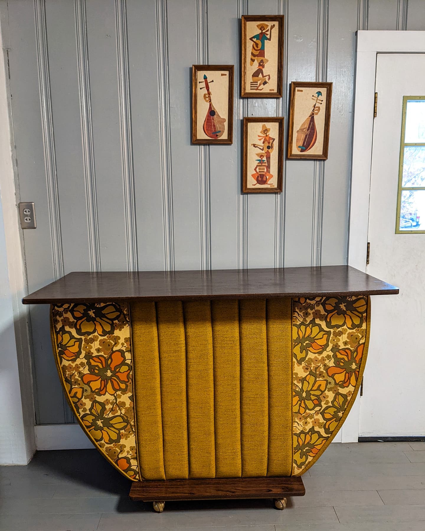 Groovy Vintage Rolling Bar