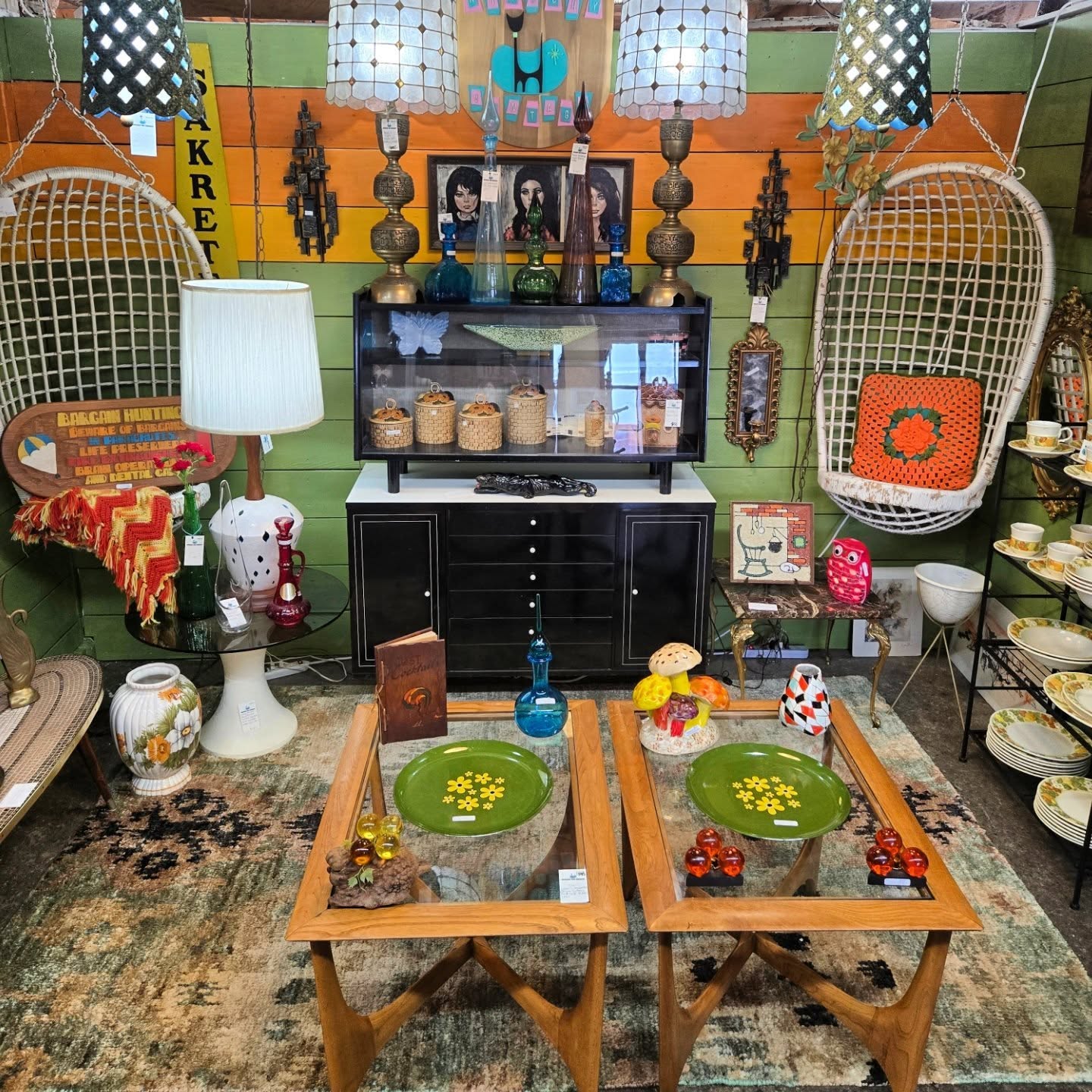 American of Martinsville Silhouhette Buffet and Hutch